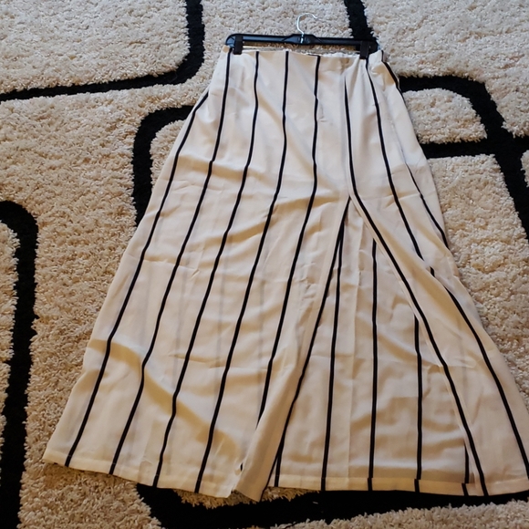 UNION OF ANGELS IVORY MAXI SKIRT - Picture 2 of 3